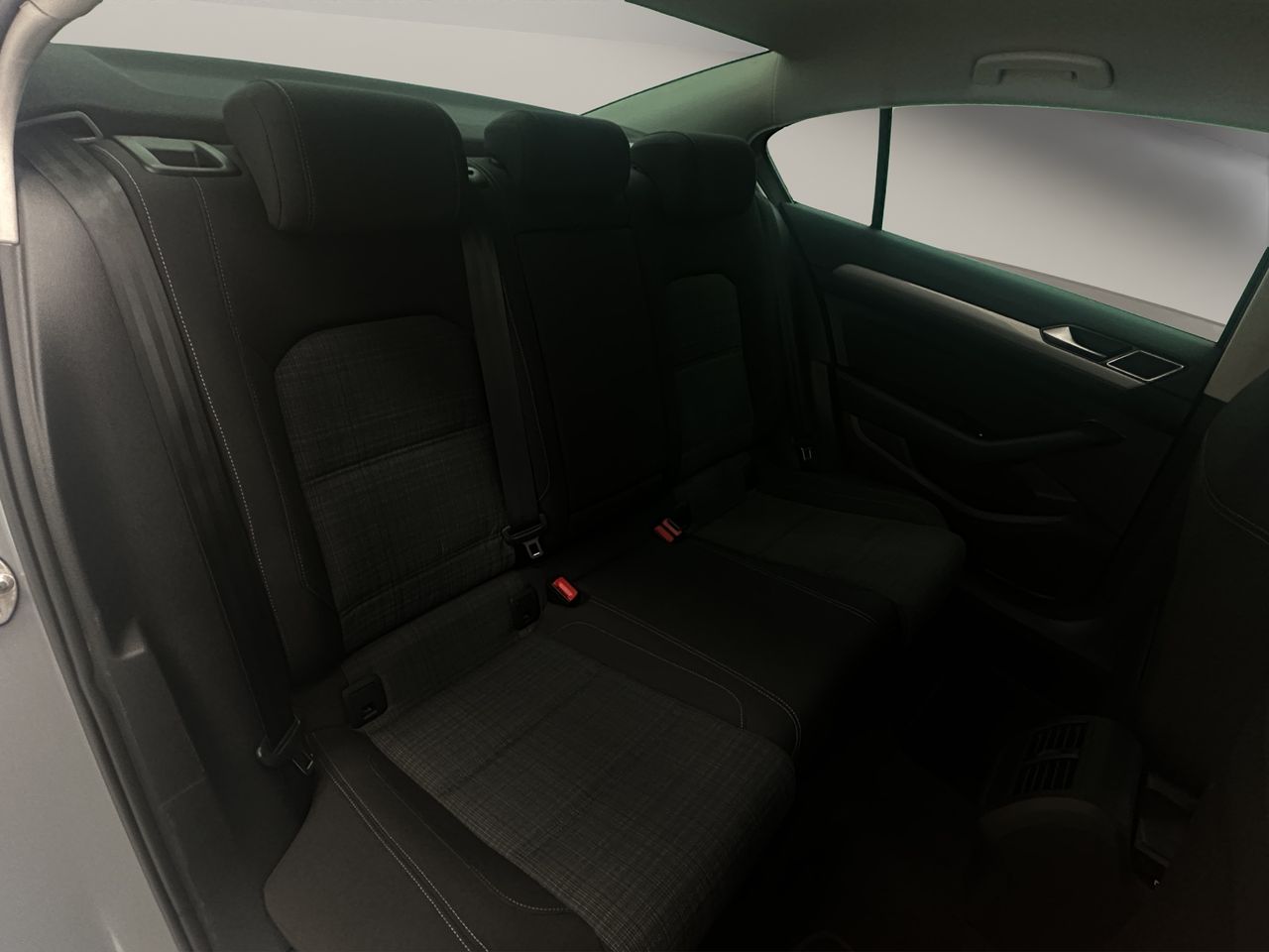 Volkswagen Passat Business 2.0 TDI 110kW (150CV) - Foto 18