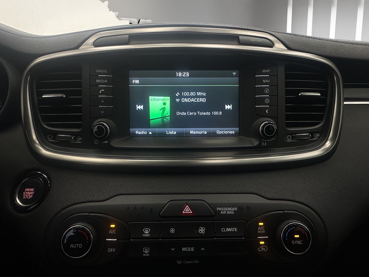 Kia Sorento 2.2 CRDi Emotion Auto 4x4 - Foto 17