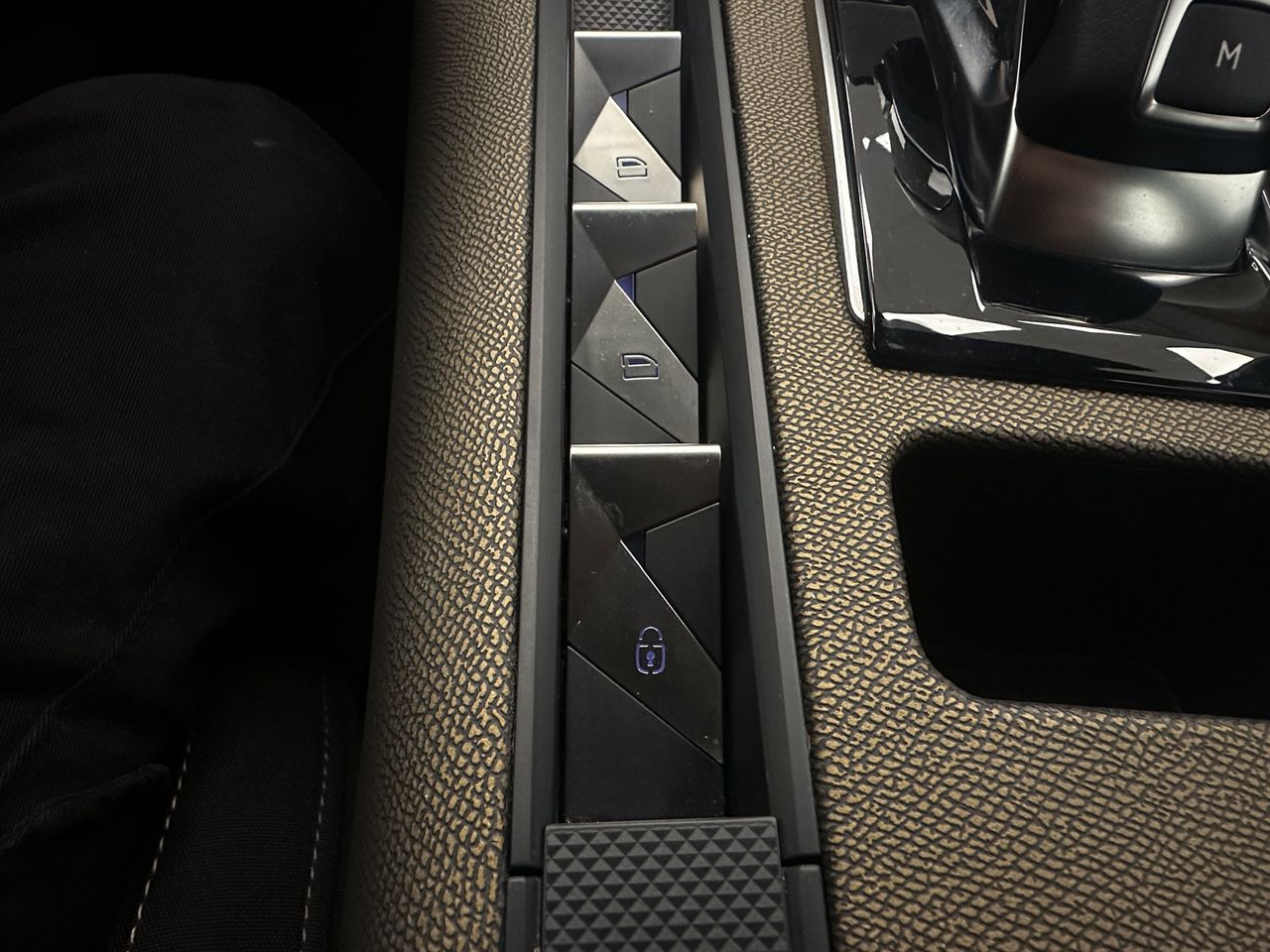 DS DS 7 Crossback BlueHDi DE 96kW (130CV) Auto. CHIC - Foto 29