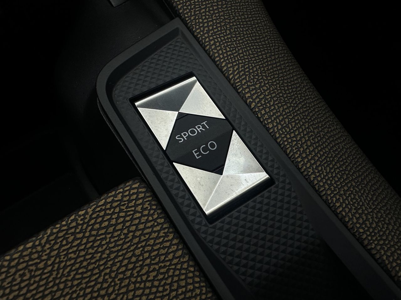 DS DS 7 Crossback BlueHDi DE 96kW (130CV) Auto. CHIC - Foto 31