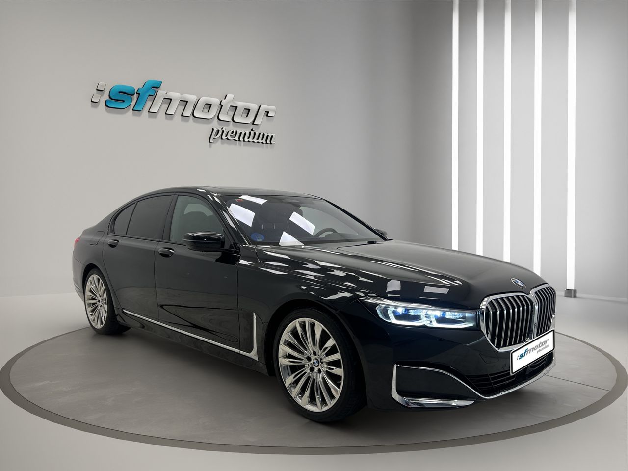 BMW Serie 7 745e - Foto 9