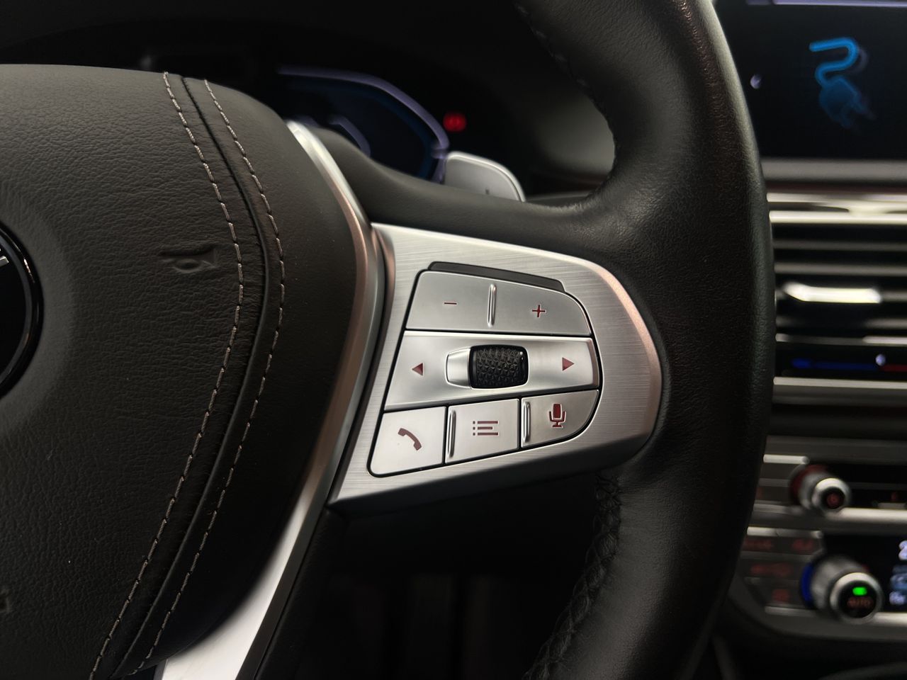 BMW Serie 7 745e - Foto 28