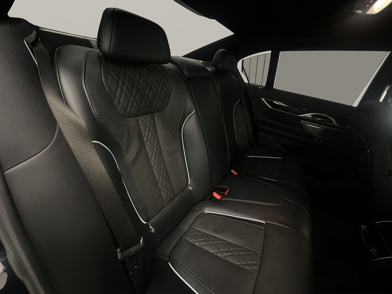 BMW Serie 7 745e - Foto 20