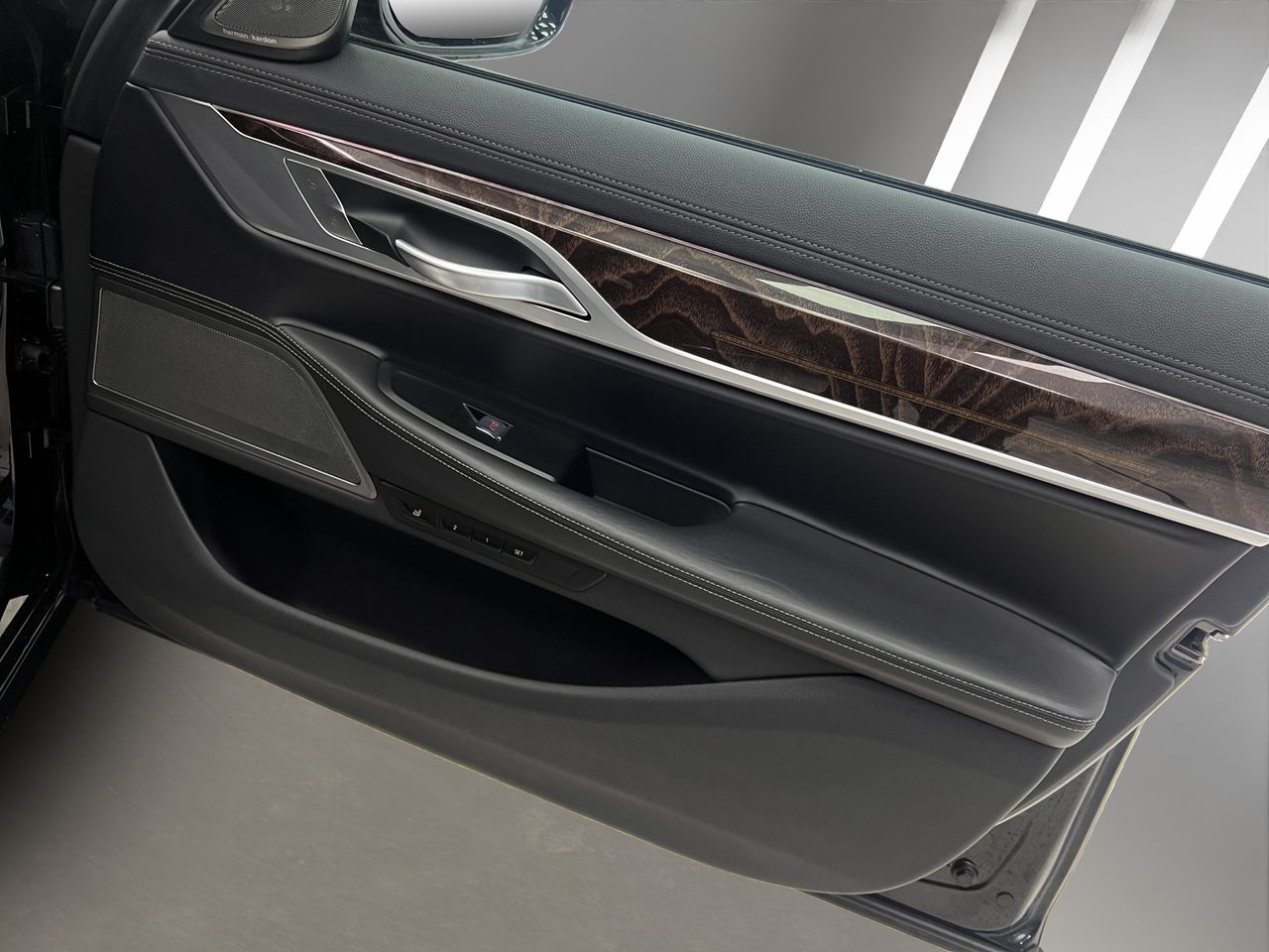 BMW Serie 7 745e - Foto 18