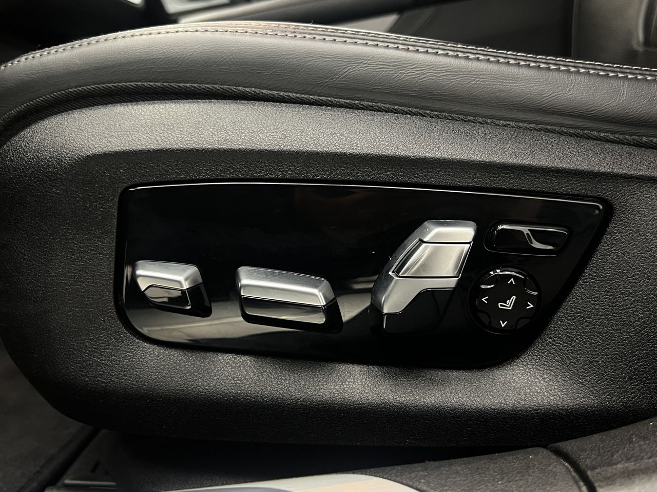 BMW Serie 7 745e - Foto 40