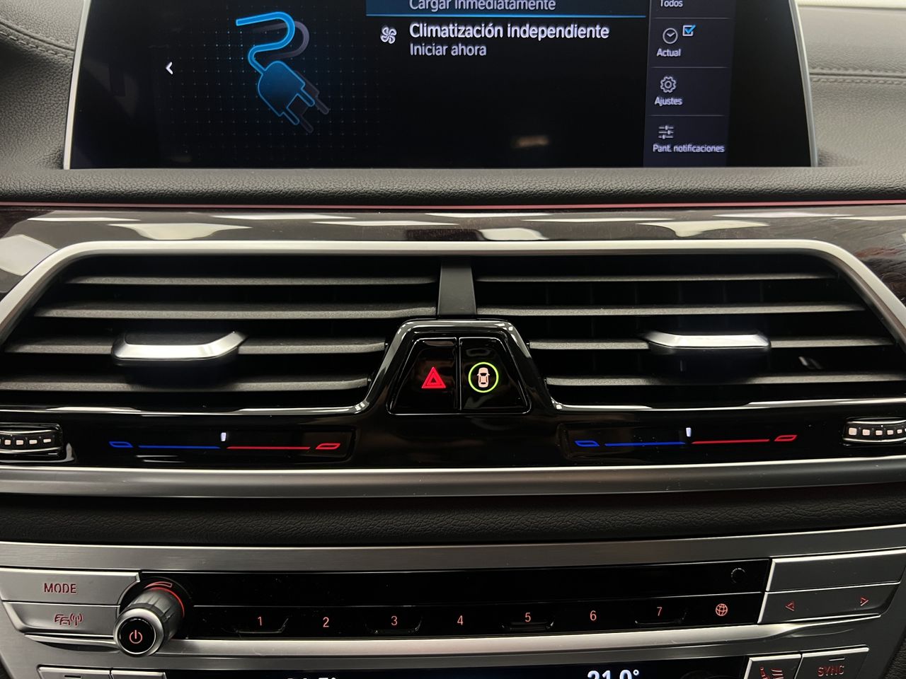 BMW Serie 7 745e - Foto 27