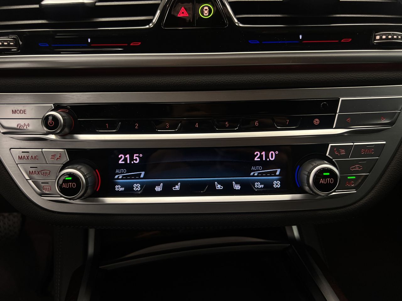 BMW Serie 7 745e - Foto 26