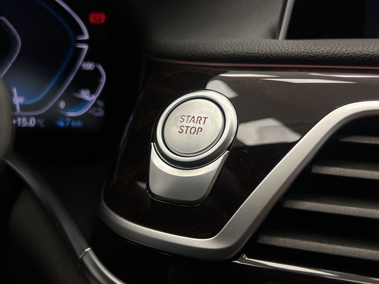 BMW Serie 7 745e - Foto 38