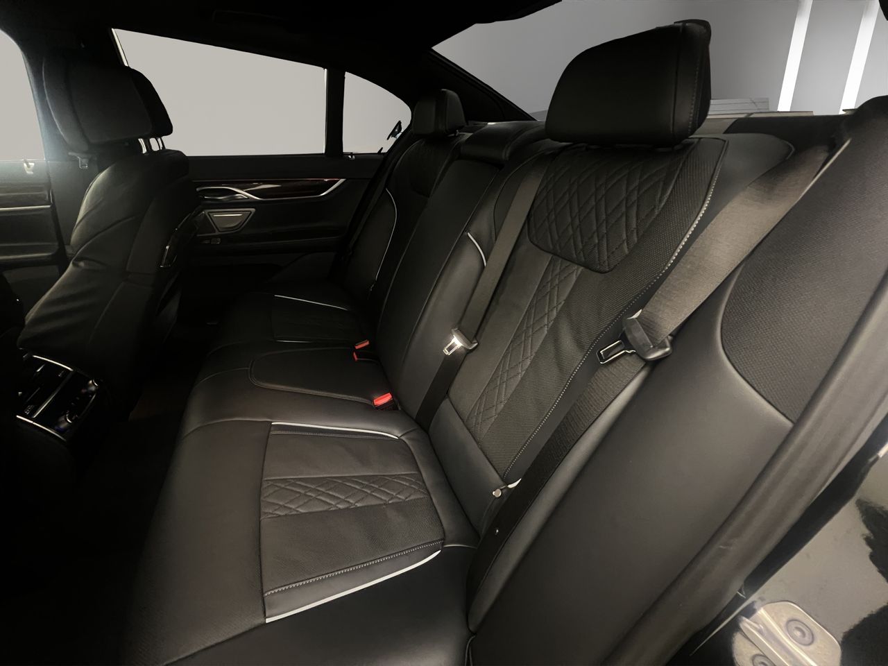 BMW Serie 7 745e - Foto 14