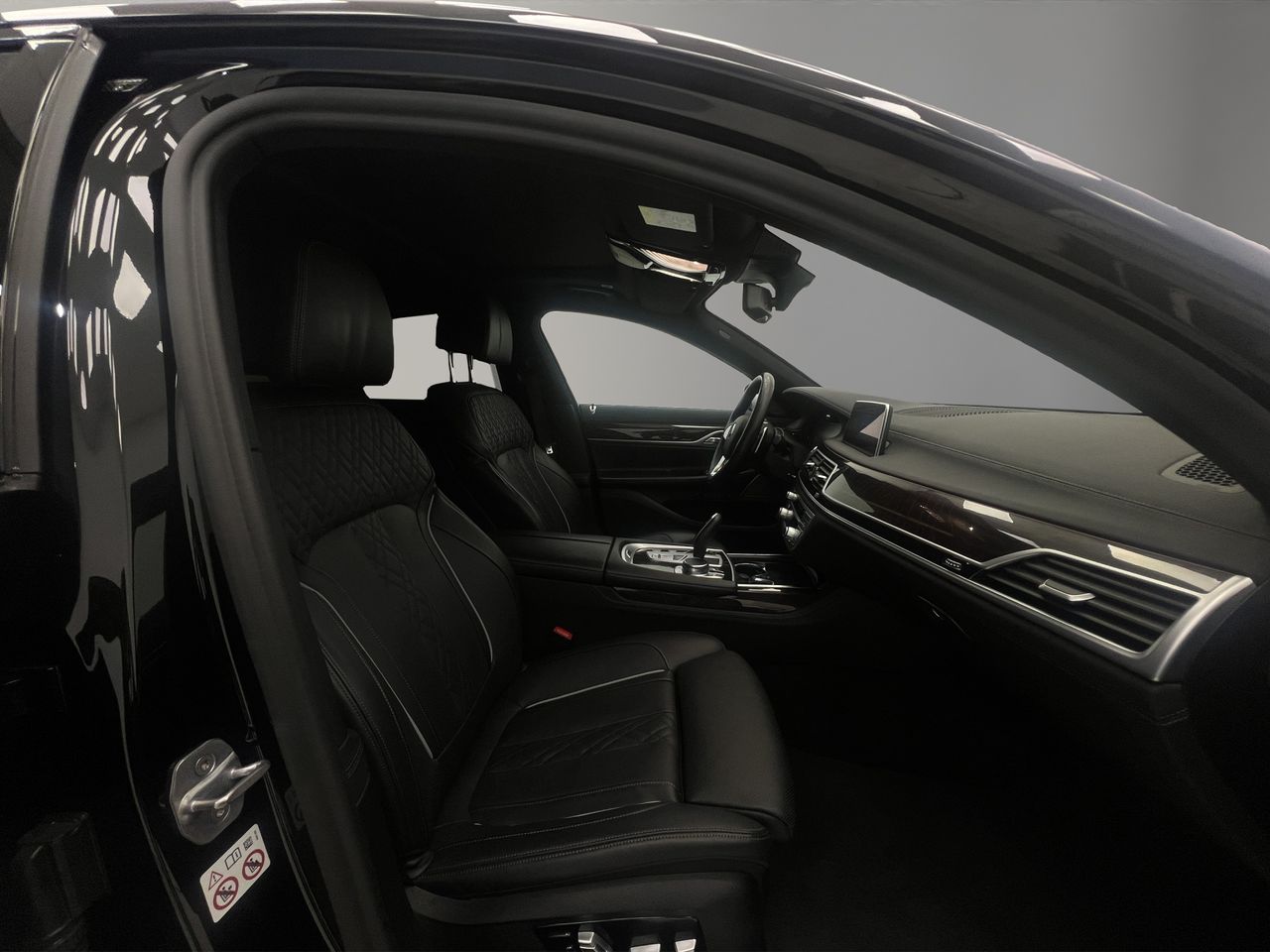 BMW Serie 7 745e - Foto 19