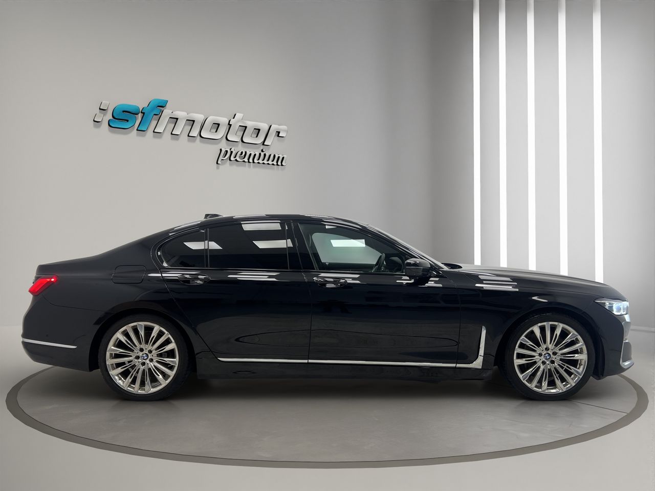 BMW Serie 7 745e - Foto 8