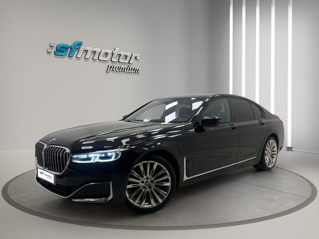 BMW Serie 7 745e - Foto 2