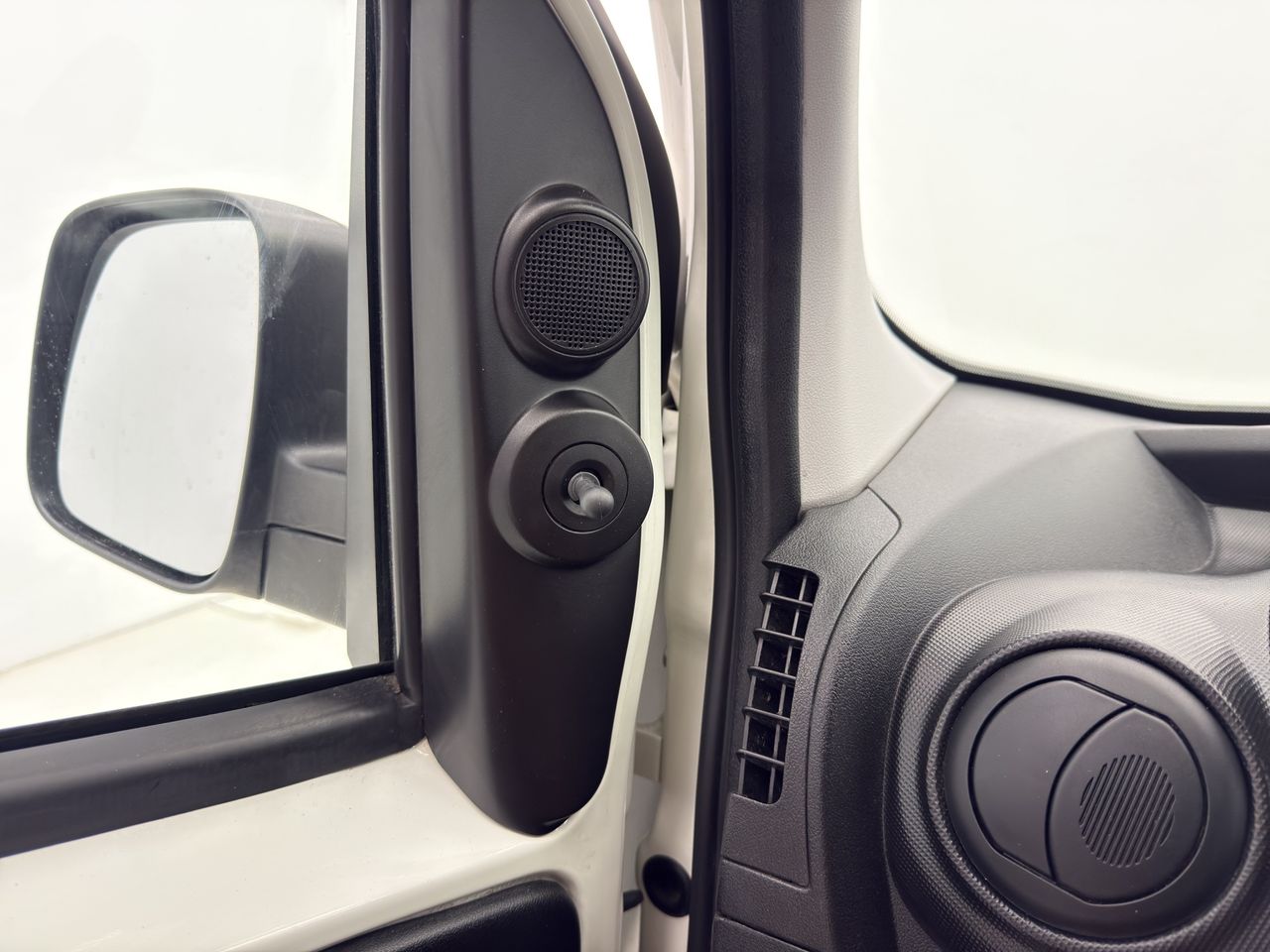 Fiat Fiorino Combi Base 1.4 CNG 70cv 5plazas E6 - Foto 29