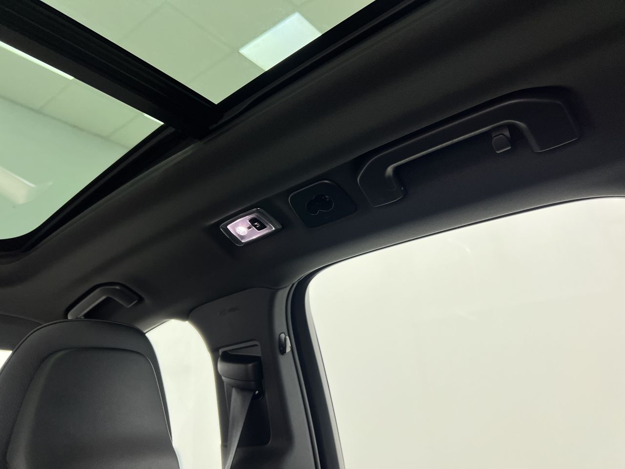 Volvo XC60 2.0 D5 AWD R-Design Auto 190CV AT8 · AUTOMÁTICO · 4X4 - Foto 43