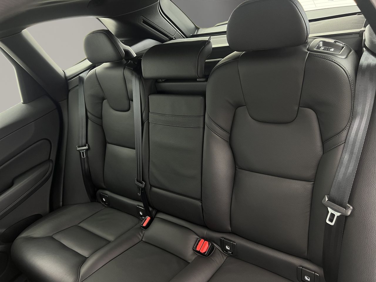 Volvo XC60 2.0 D5 AWD R-Design Auto 190CV AT8 · AUTOMÁTICO · 4X4 - Foto 14