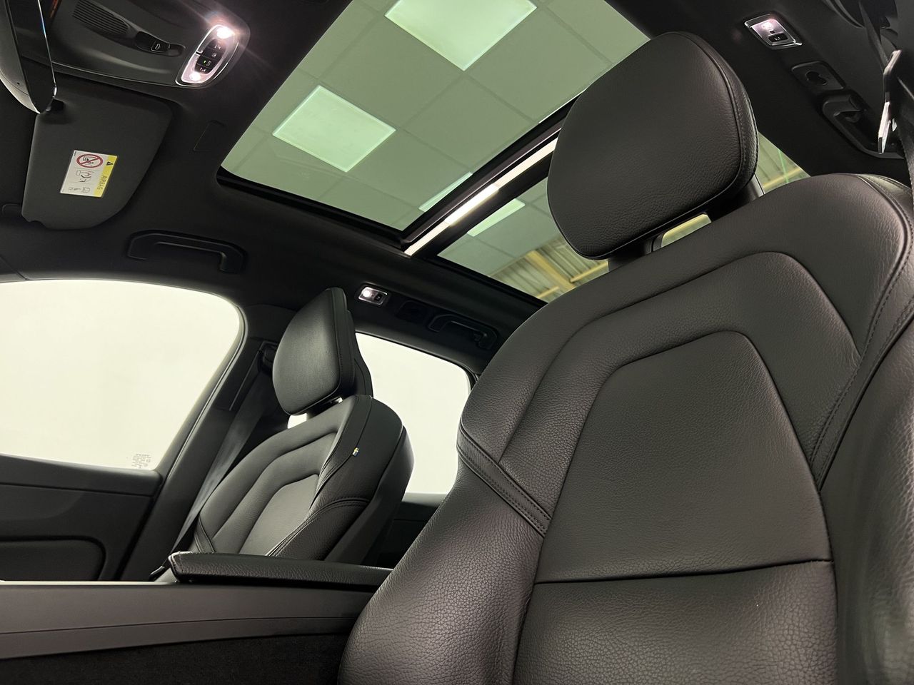 Volvo XC60 2.0 D5 AWD R-Design Auto 190CV AT8 · AUTOMÁTICO · 4X4 - Foto 26