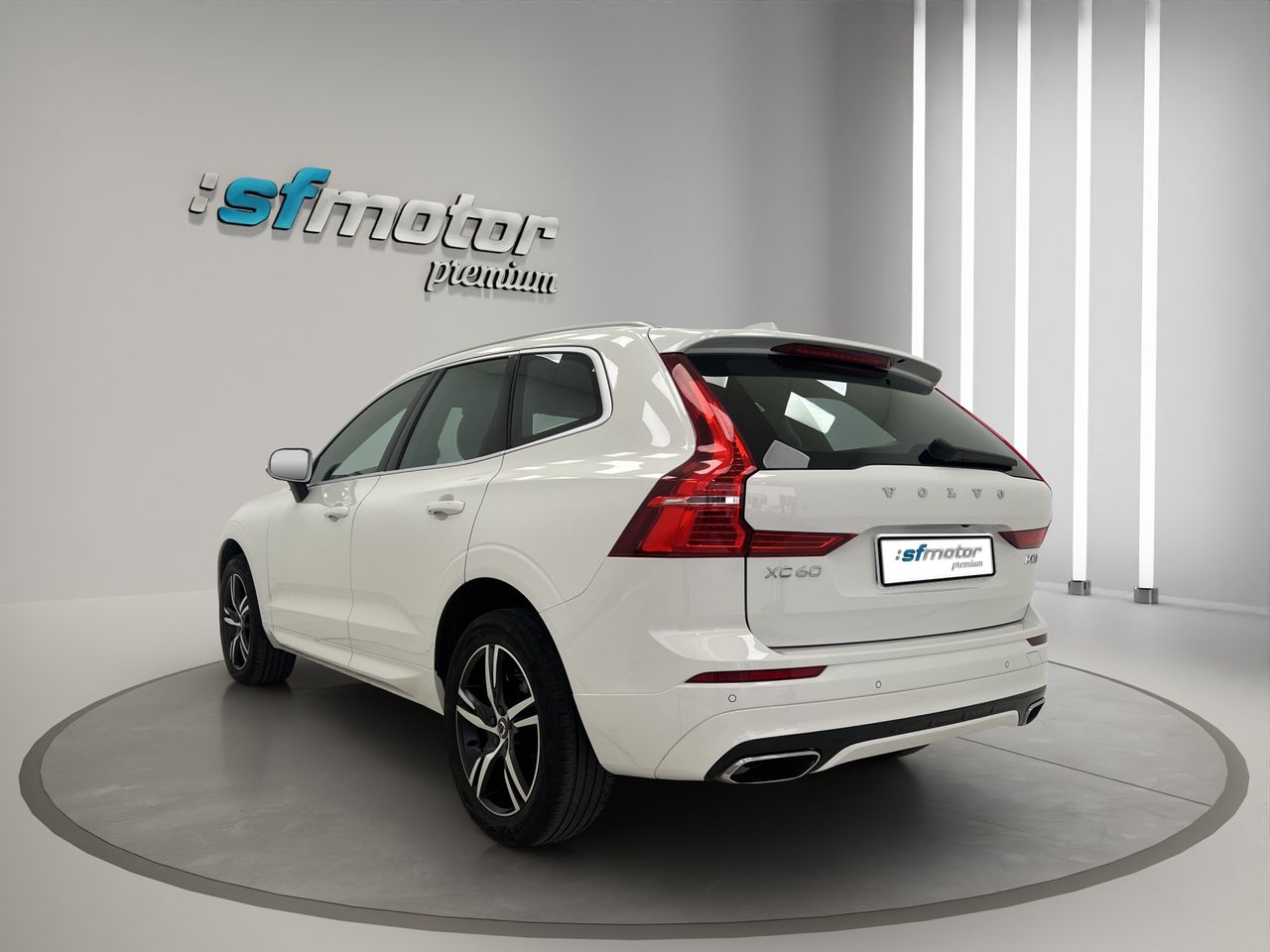 Volvo XC60 2.0 D5 AWD R-Design Auto 190CV AT8 · AUTOMÁTICO · 4X4 - Foto 5