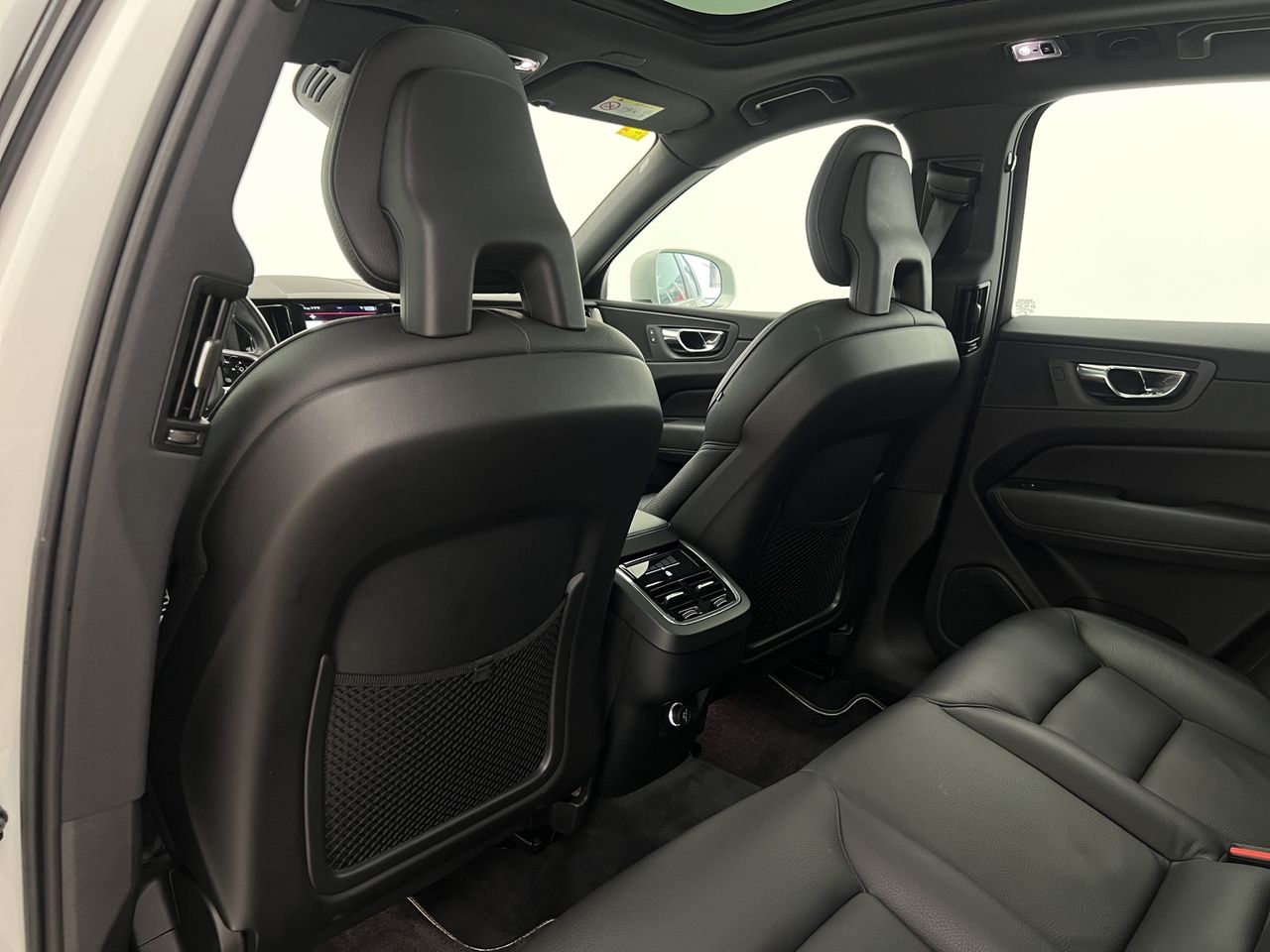 Volvo XC60 2.0 D5 AWD R-Design Auto 190CV AT8 · AUTOMÁTICO · 4X4 - Foto 46