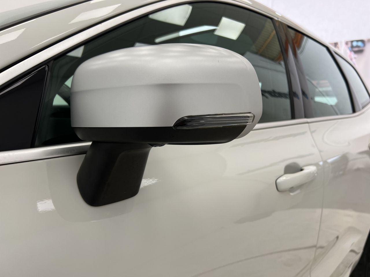 Volvo XC60 2.0 D5 AWD R-Design Auto 190CV AT8 · AUTOMÁTICO · 4X4 - Foto 52