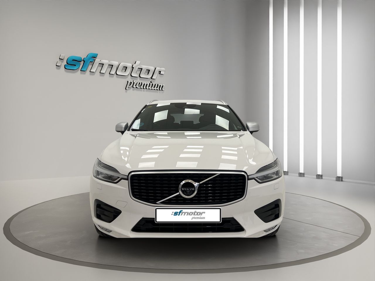 Volvo XC60 2.0 D5 AWD R-Design Auto 190CV AT8 · AUTOMÁTICO · 4X4 - Foto 3