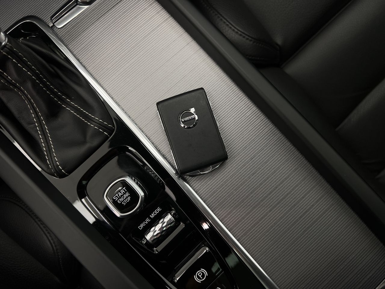 Volvo XC60 2.0 D5 AWD R-Design Auto 190CV AT8 · AUTOMÁTICO · 4X4 - Foto 29