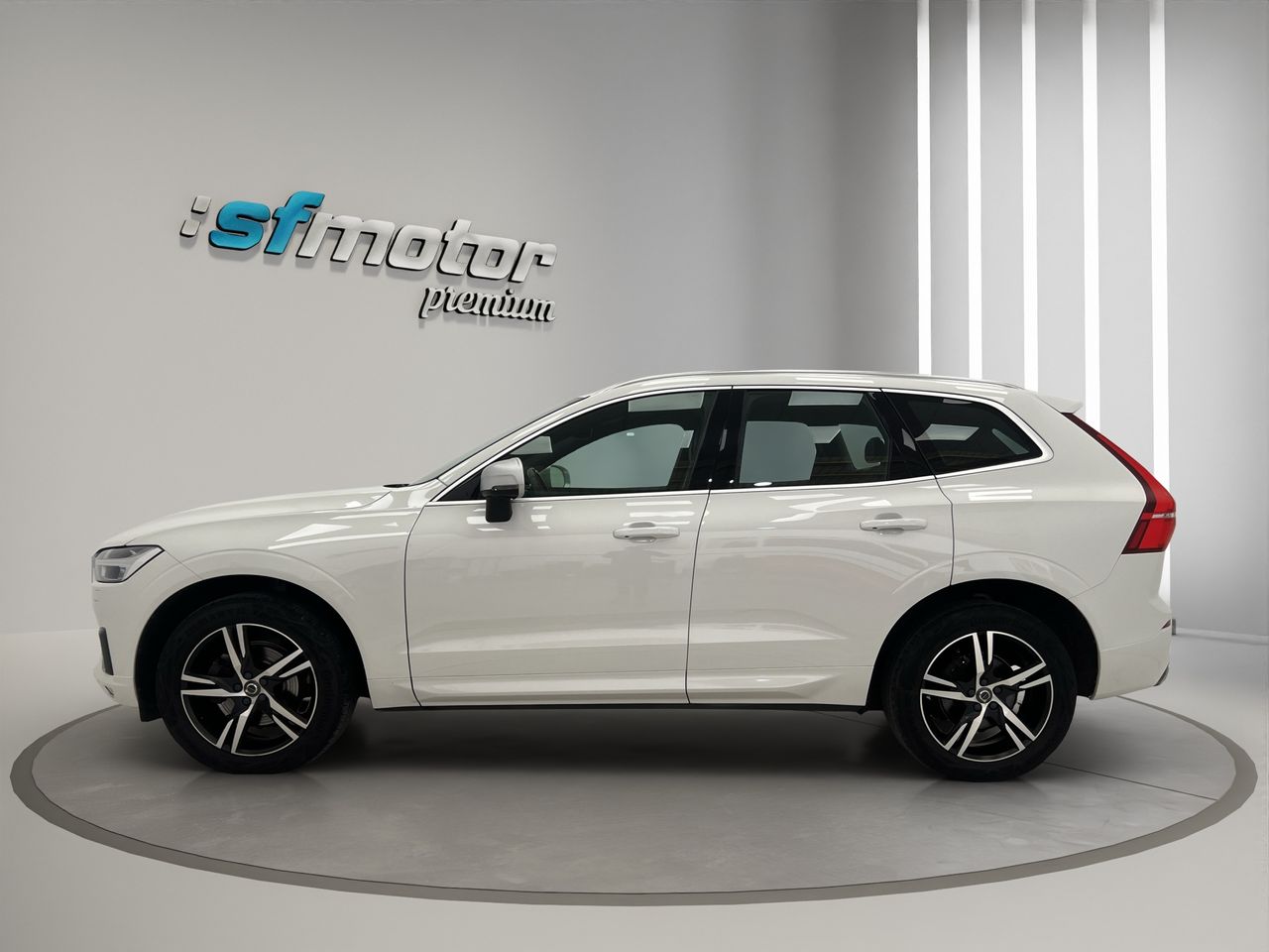 Volvo XC60 2.0 D5 AWD R-Design Auto 190CV AT8 · AUTOMÁTICO · 4X4 - Foto 4