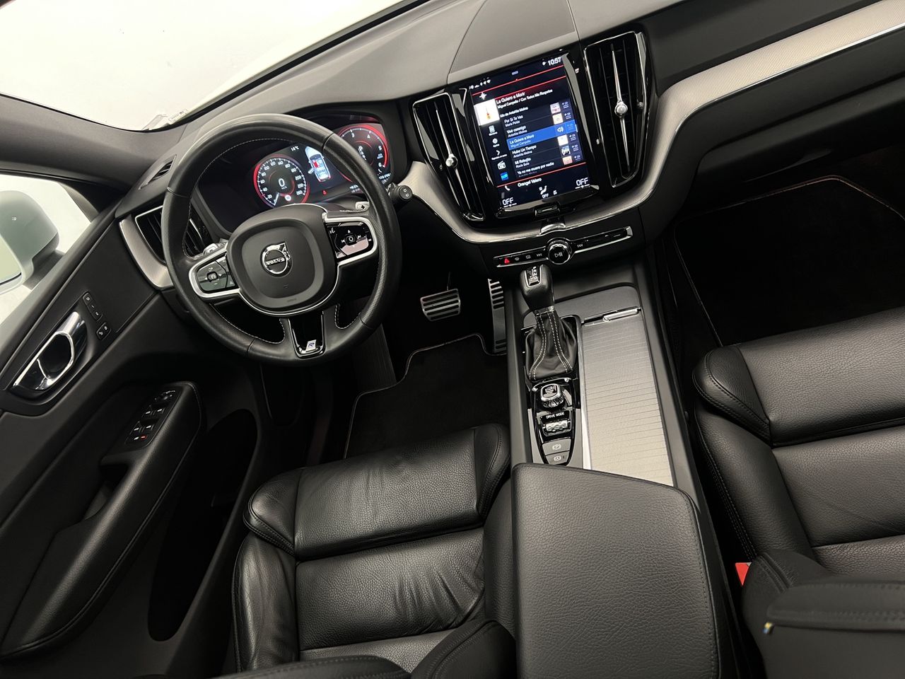 Volvo XC60 2.0 D5 AWD R-Design Auto 190CV AT8 · AUTOMÁTICO · 4X4 - Foto 41