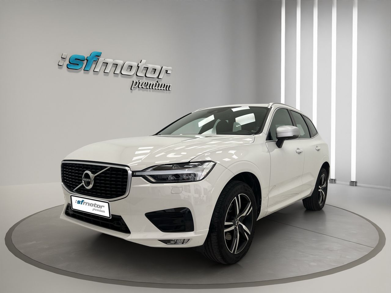 Volvo XC60 2.0 D5 AWD R-Design Auto 190CV AT8 · AUTOMÁTICO · 4X4 - Foto 2