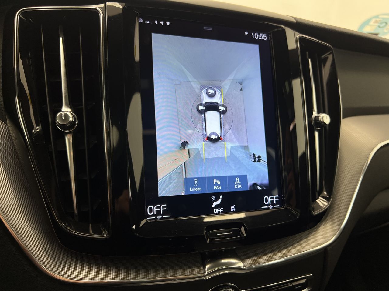 Volvo XC60 2.0 D5 AWD R-Design Auto 190CV AT8 · AUTOMÁTICO · 4X4 - Foto 20