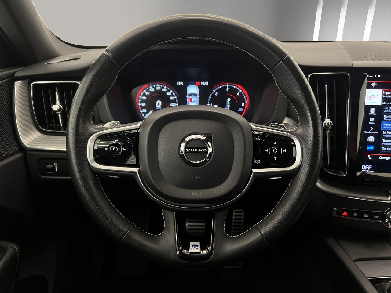 Volvo XC60 2.0 D5 AWD R-Design Auto 190CV AT8 · AUTOMÁTICO · 4X4 - Foto 11