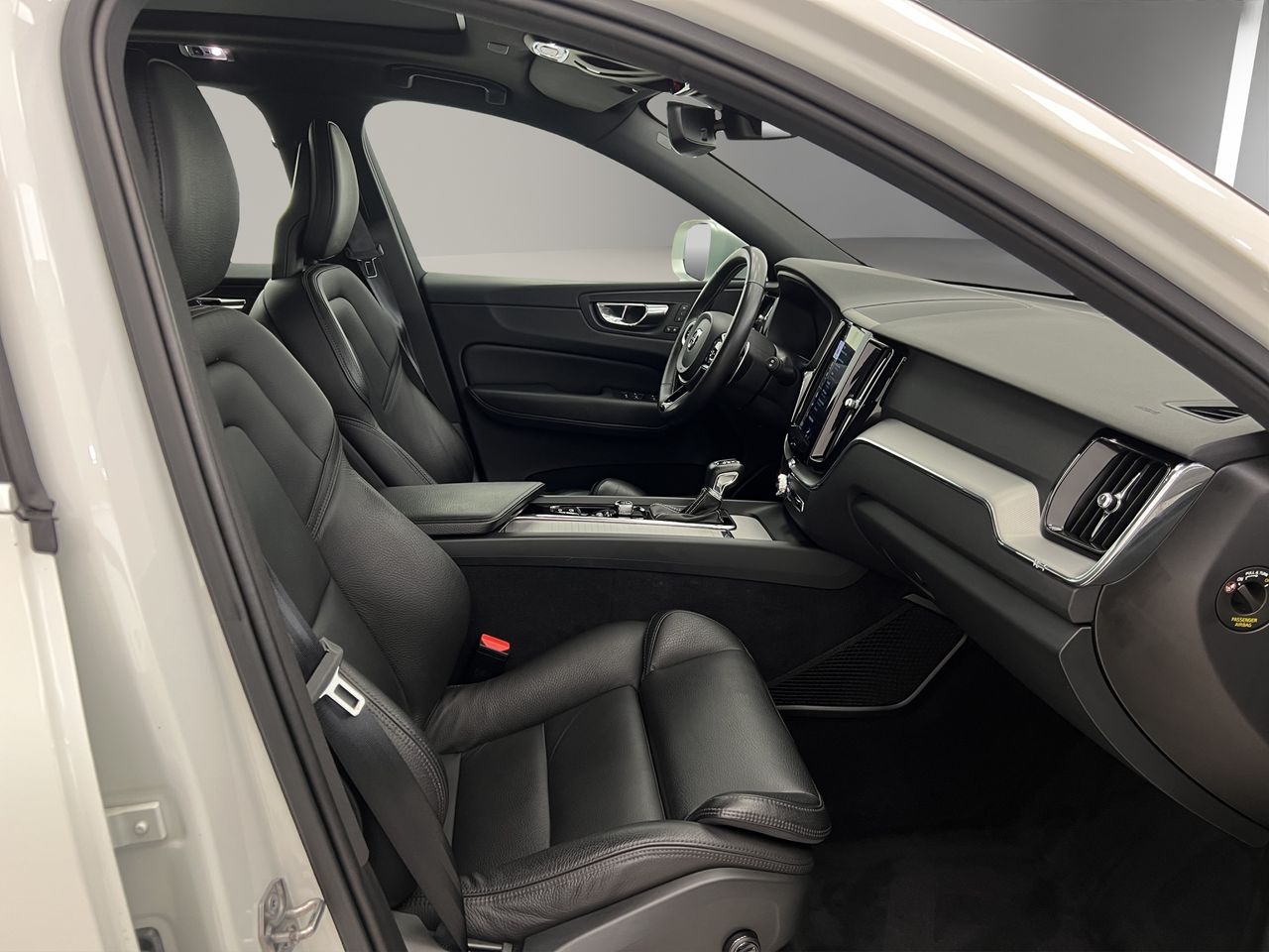 Volvo XC60 2.0 D5 AWD R-Design Auto 190CV AT8 · AUTOMÁTICO · 4X4 - Foto 23