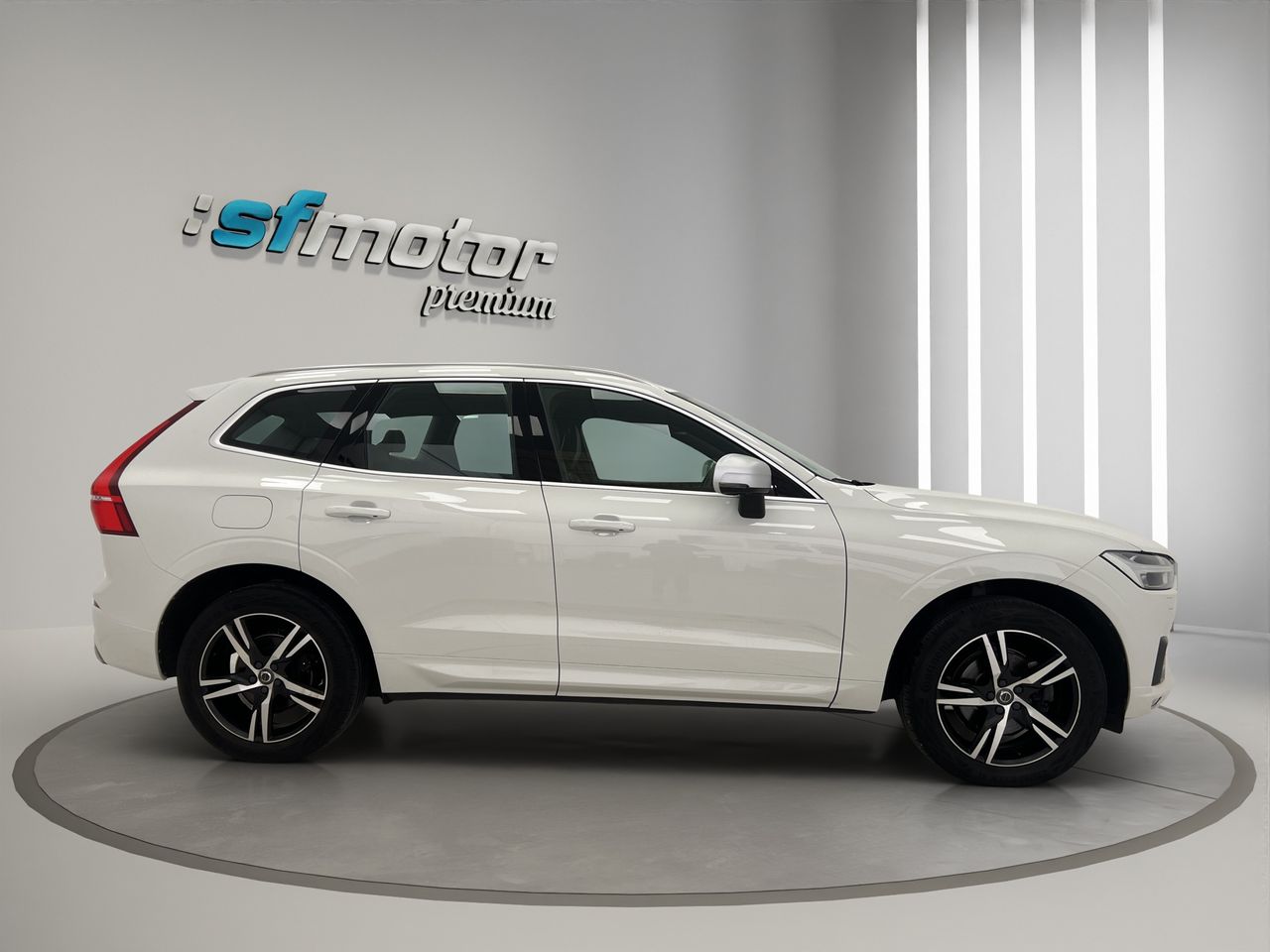 Volvo XC60 2.0 D5 AWD R-Design Auto 190CV AT8 · AUTOMÁTICO · 4X4 - Foto 8