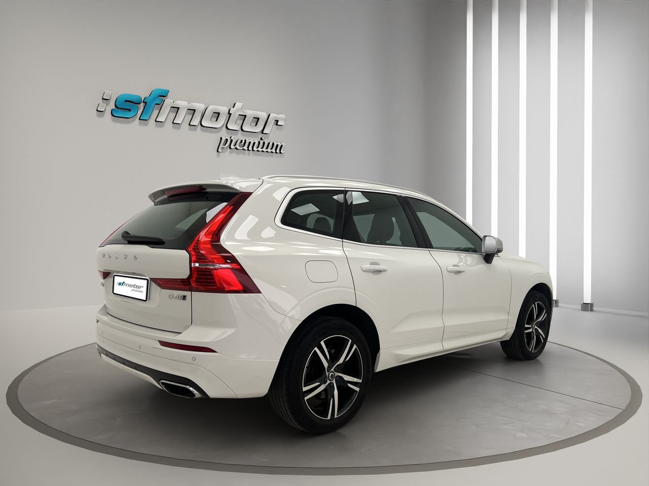 Volvo XC60 2.0 D5 AWD R-Design Auto 190CV AT8 · AUTOMÁTICO · 4X4 - Foto 7