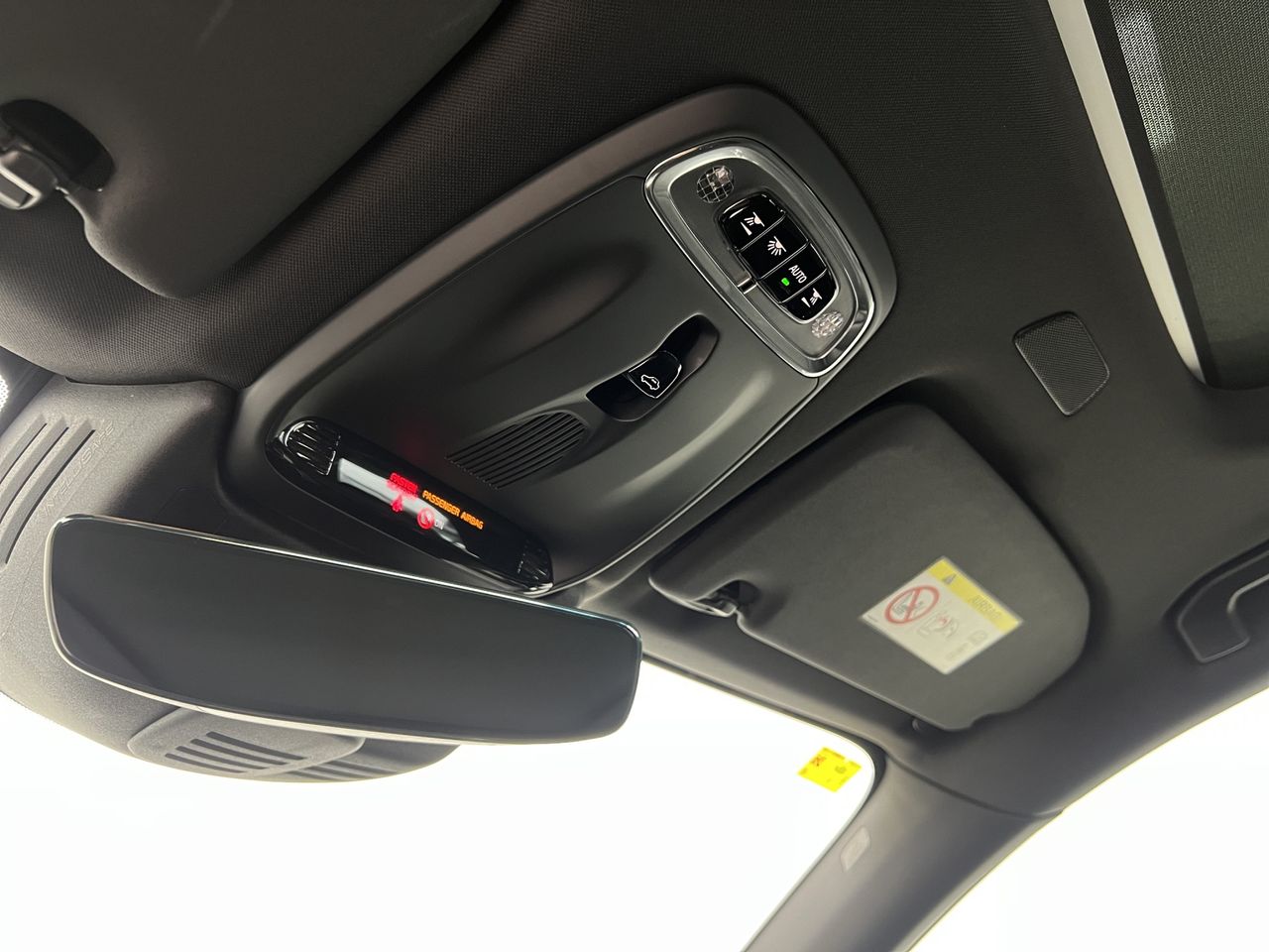 Volvo XC60 2.0 D5 AWD R-Design Auto 190CV AT8 · AUTOMÁTICO · 4X4 - Foto 55