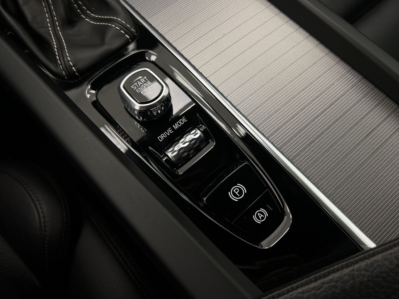 Volvo XC60 2.0 D5 AWD R-Design Auto 190CV AT8 · AUTOMÁTICO · 4X4 - Foto 57