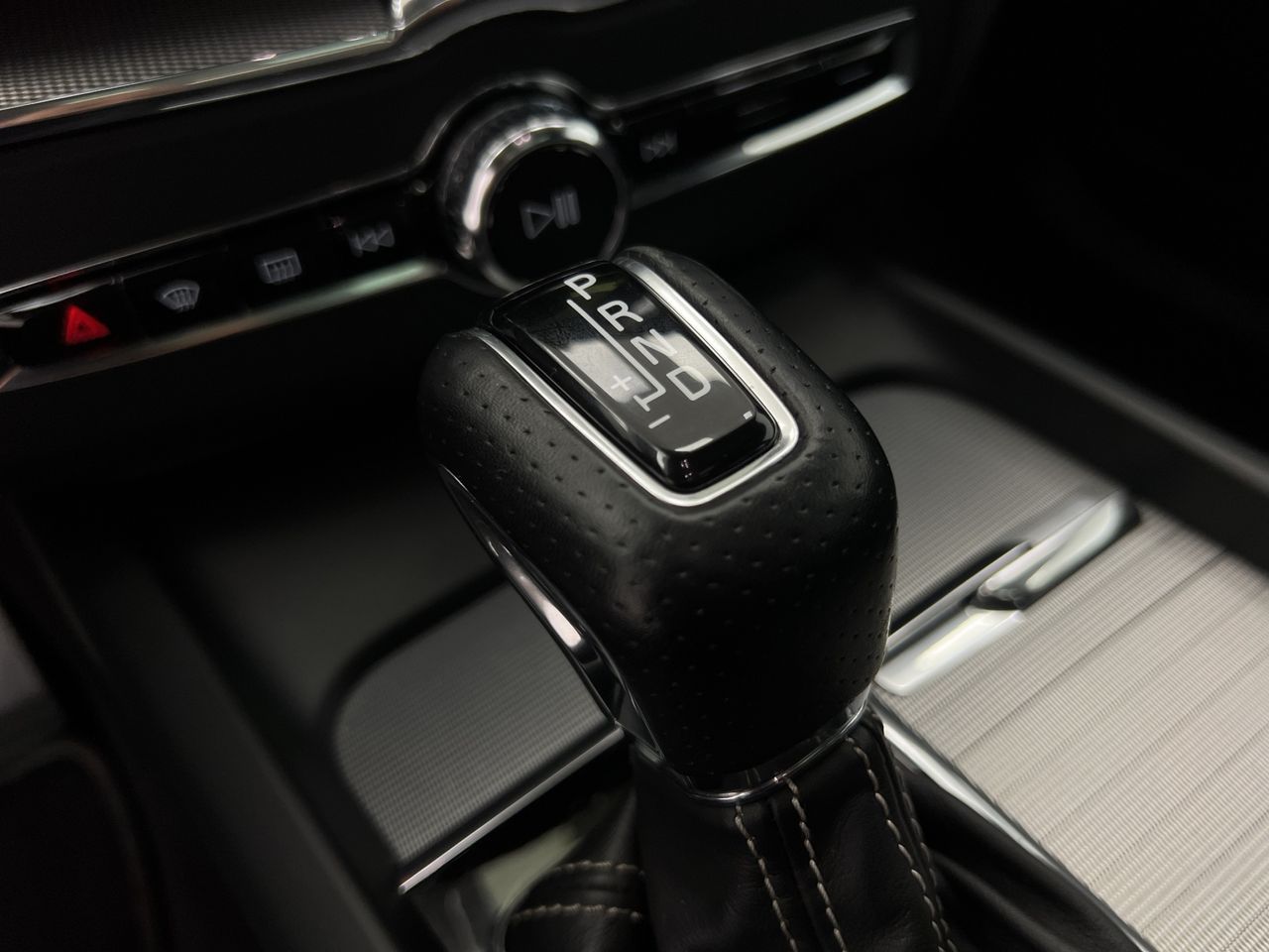 Volvo XC60 2.0 D5 AWD R-Design Auto 190CV AT8 · AUTOMÁTICO · 4X4 - Foto 35