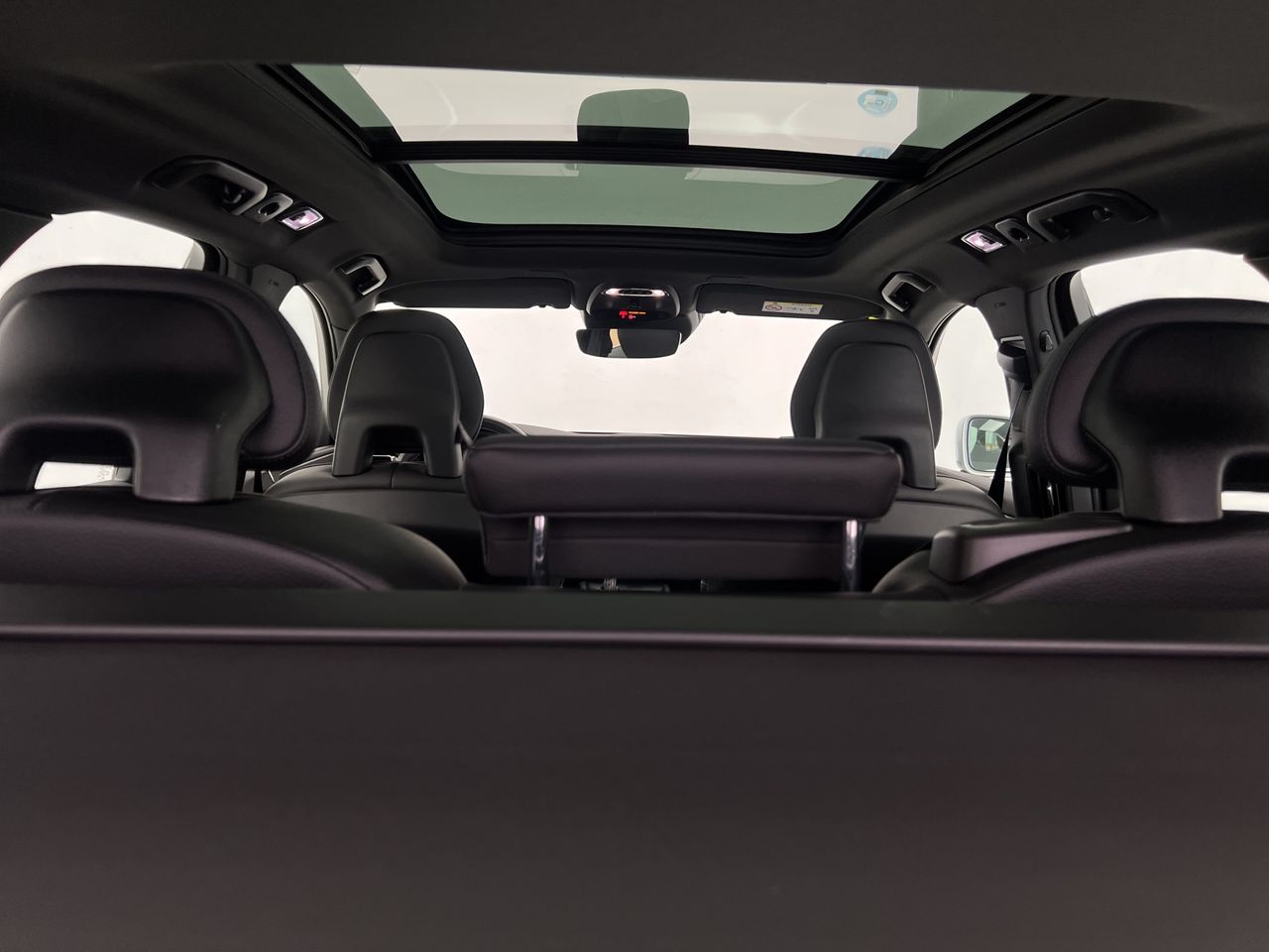 Volvo XC60 2.0 D5 AWD R-Design Auto 190CV AT8 · AUTOMÁTICO · 4X4 - Foto 27