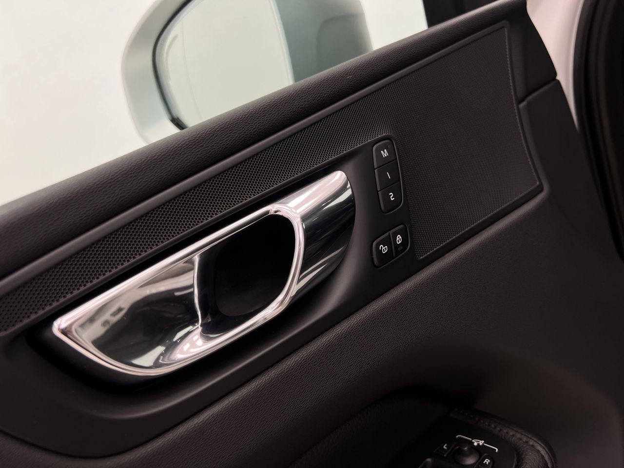 Volvo XC60 2.0 D5 AWD R-Design Auto 190CV AT8 · AUTOMÁTICO · 4X4 - Foto 30