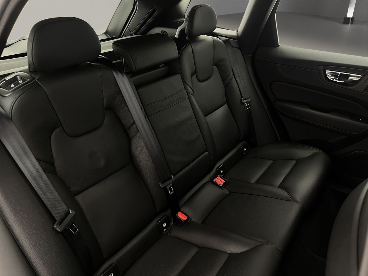 Volvo XC60 2.0 D5 AWD R-Design Auto 190CV AT8 · AUTOMÁTICO · 4X4 - Foto 24