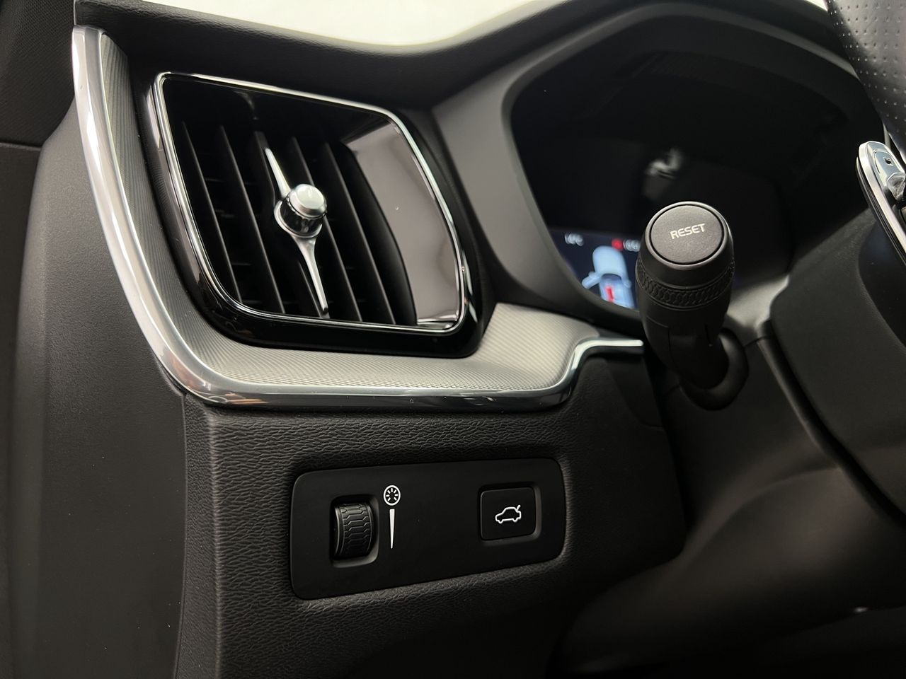 Volvo XC60 2.0 D5 AWD R-Design Auto 190CV AT8 · AUTOMÁTICO · 4X4 - Foto 32