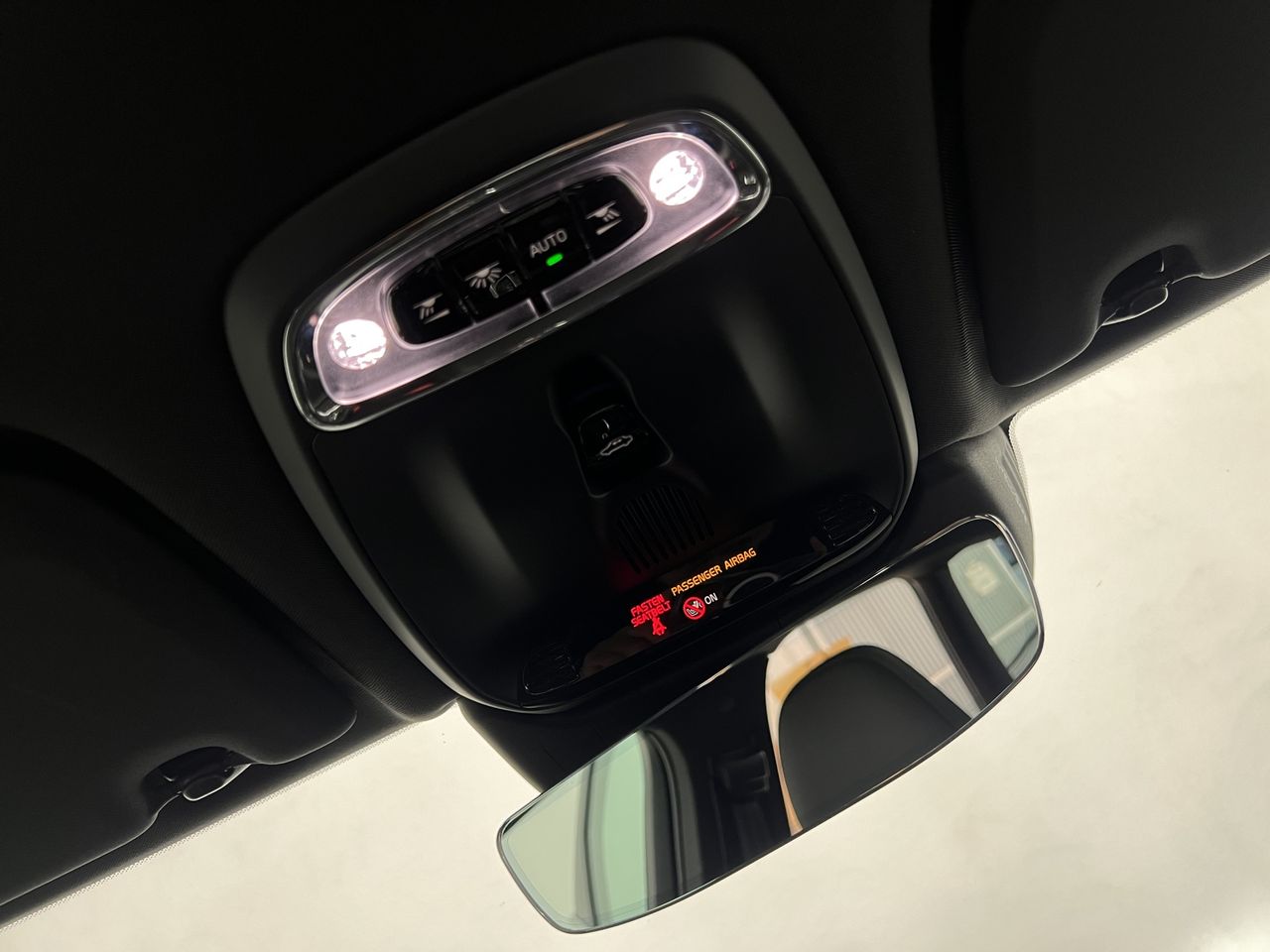 Volvo XC60 2.0 D5 AWD R-Design Auto 190CV AT8 · AUTOMÁTICO · 4X4 - Foto 38