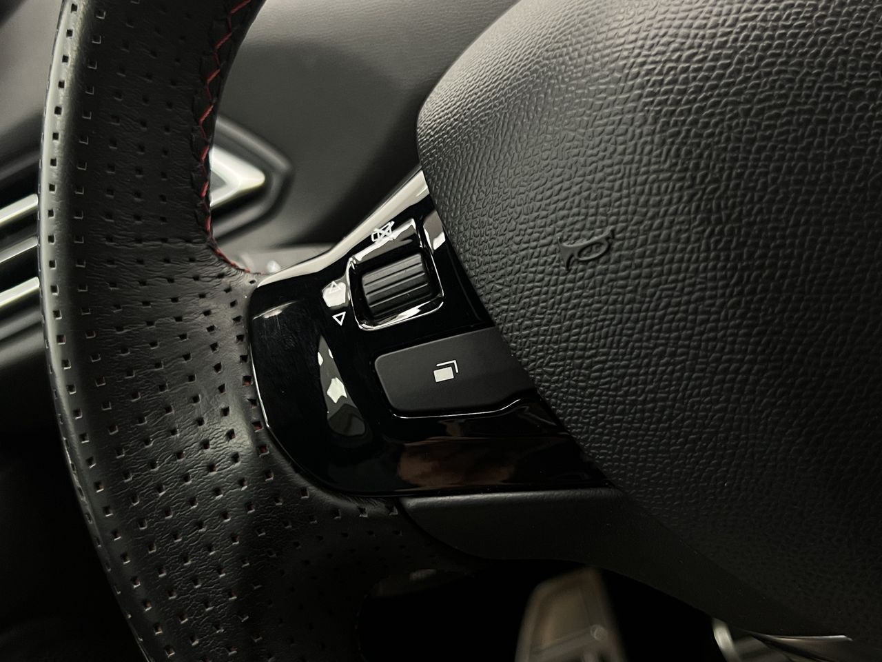 Peugeot 308 5P GT BlueHDi 130 S&S 5D - Foto 29