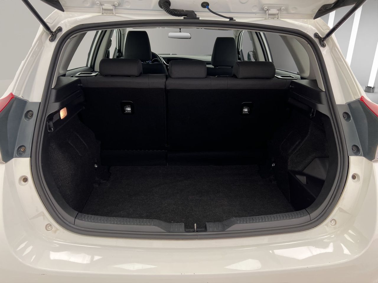 Toyota Auris 1.8 140H Active (Bus. P.) Touring Sports - Foto 21