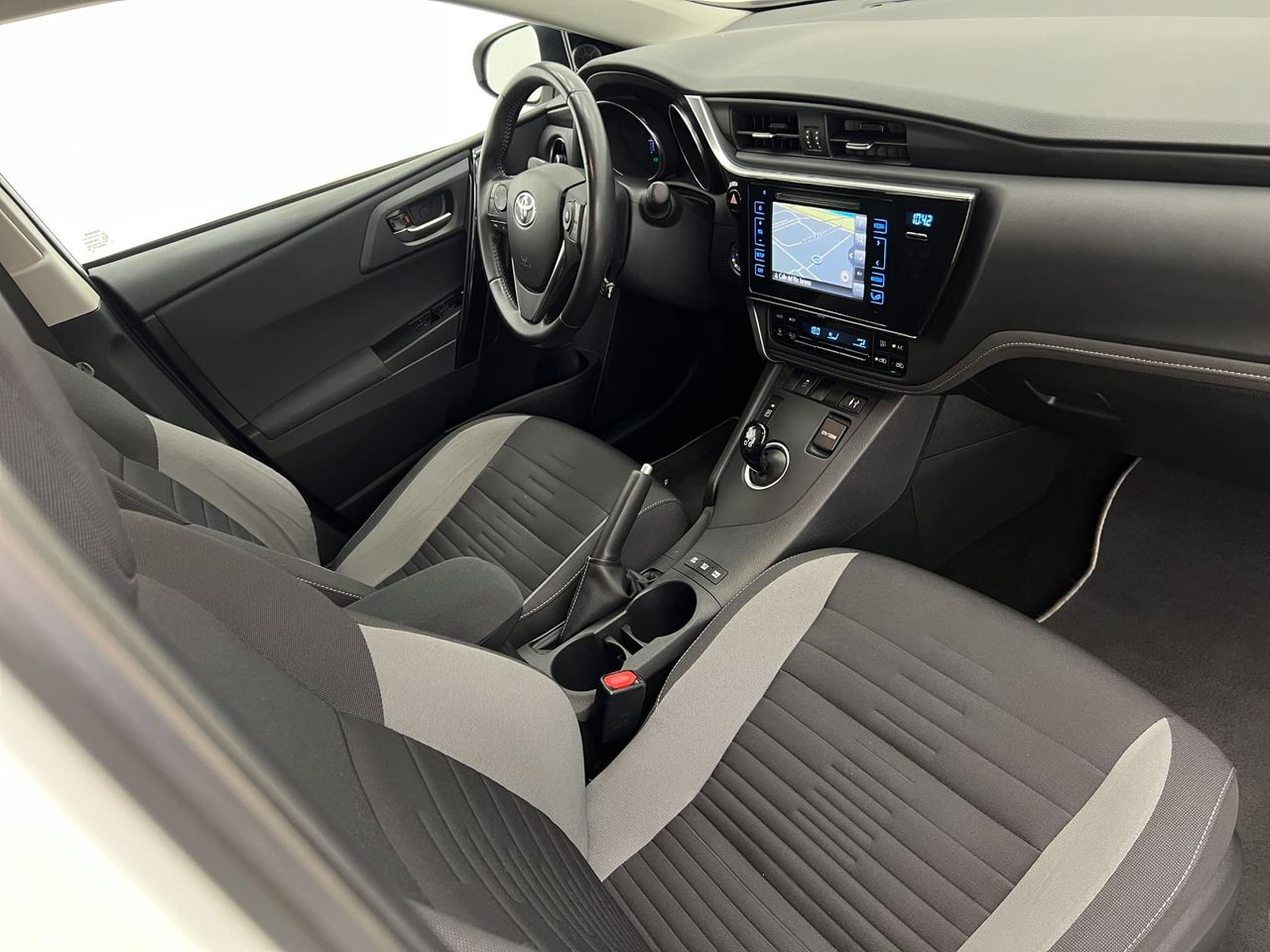 Toyota Auris 1.8 140H Active (Bus. P.) Touring Sports - Foto 40