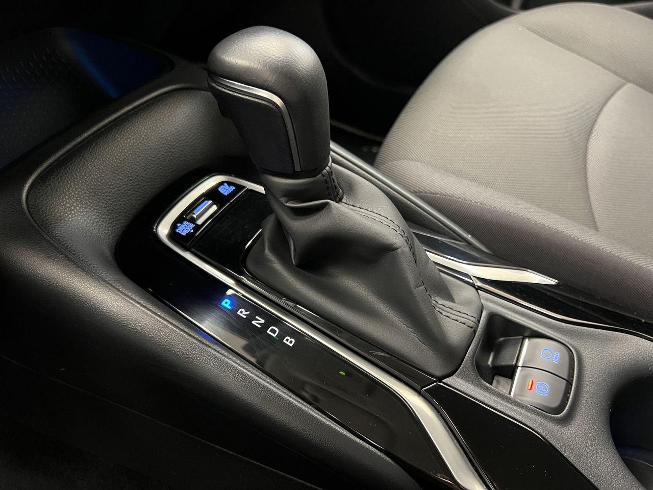 Toyota Corolla 1.8 125H STYLE E-CVT SEDAN - Foto 28