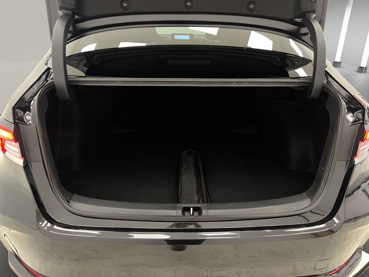 Toyota Corolla 1.8 125H STYLE E-CVT SEDAN - Foto 21