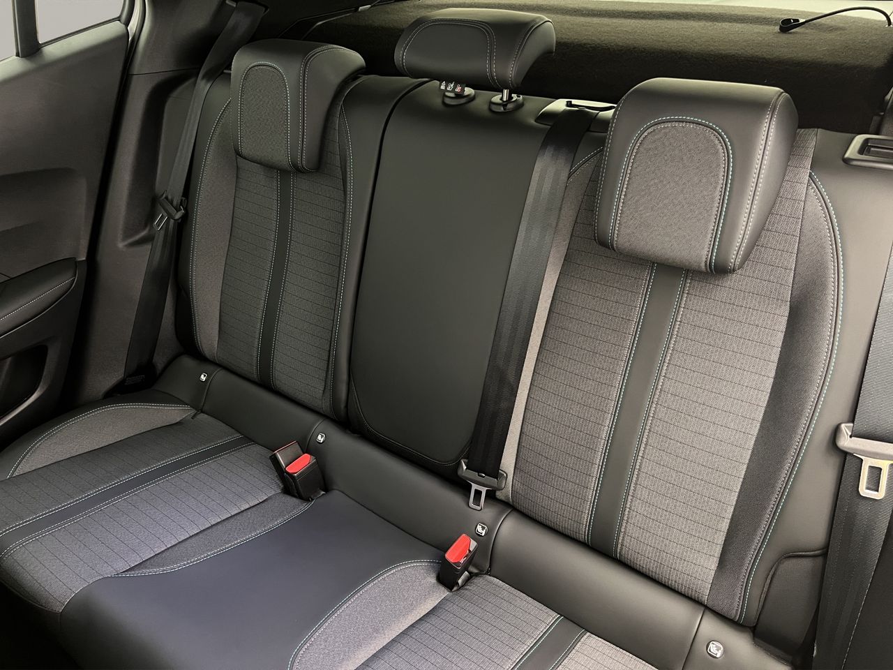 Peugeot 2008 Allure BlueHDI 81kW (110CV) - Foto 14