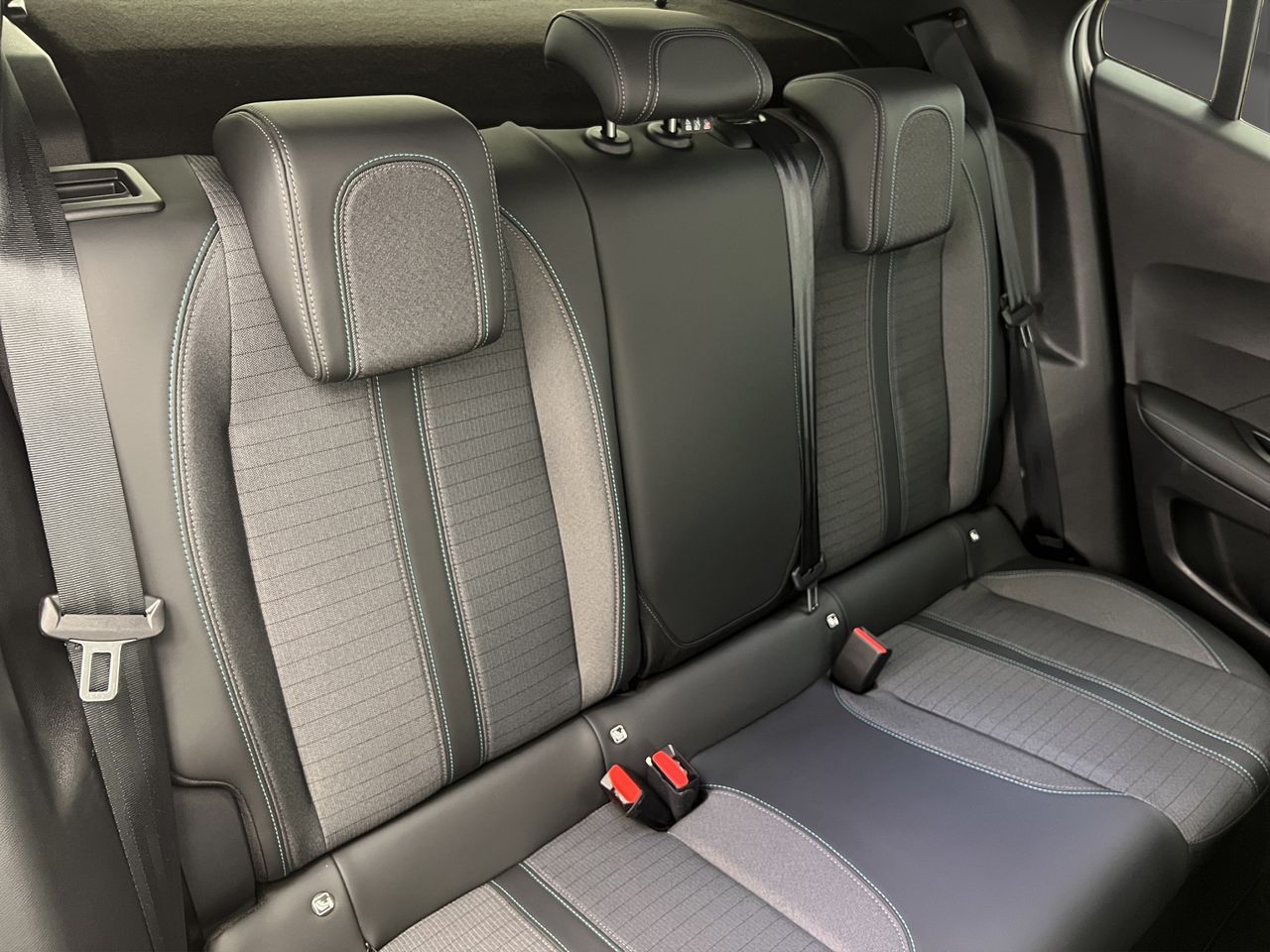 Peugeot 2008 Allure BlueHDI 81kW (110CV) - Foto 20