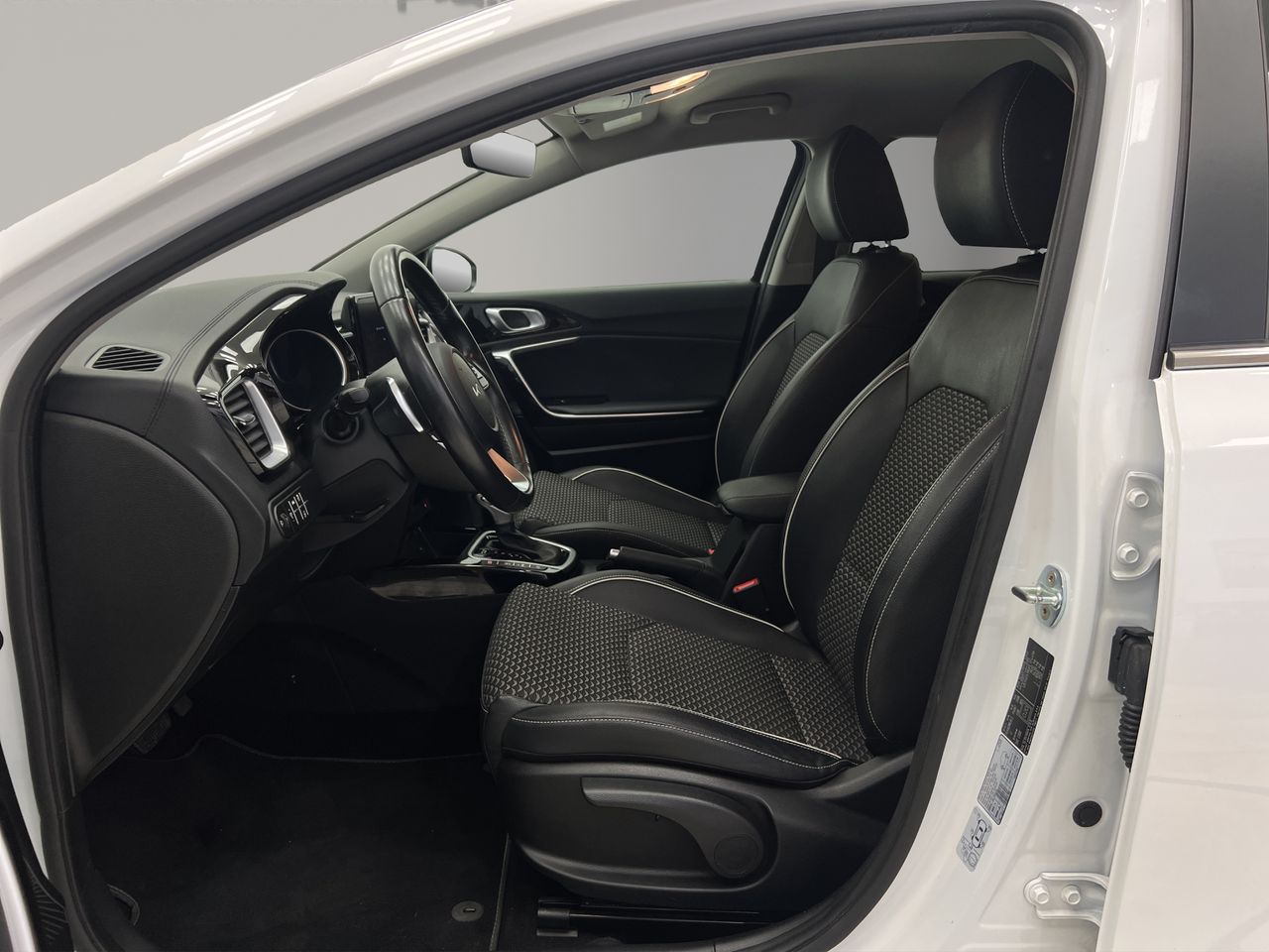 Kia Ceed TECH 1.6 CRDI 135CV AT7 E6D - Foto 10