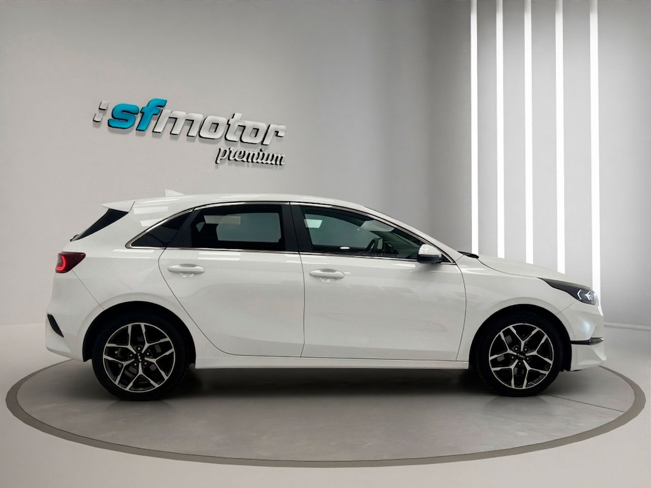 Kia Ceed TECH 1.6 CRDI 135CV AT7 E6D - Foto 8